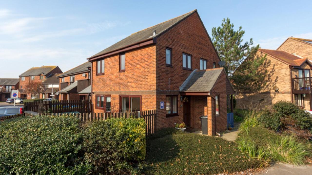 Fantasea Villa Poole Exterior photo